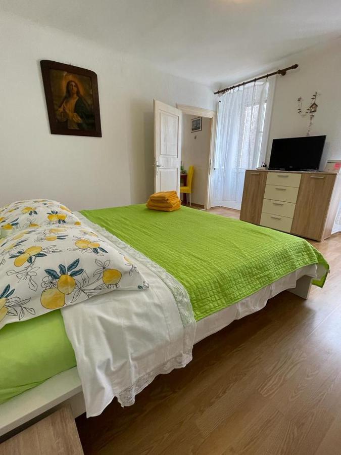 Dana Apartment Крес Екстериор снимка